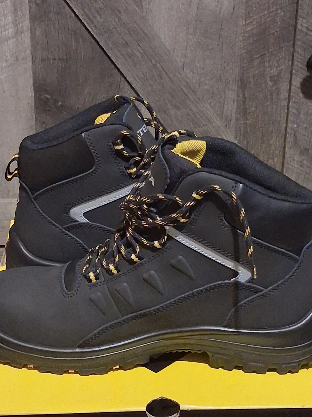 Terra Findley Men's Black Work Boots with Yellow Accents 13 (Only Tried On)